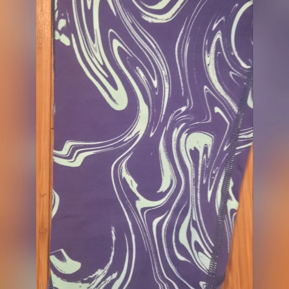 NWOT Nike Dri Fit Swirl Pattern Leggings